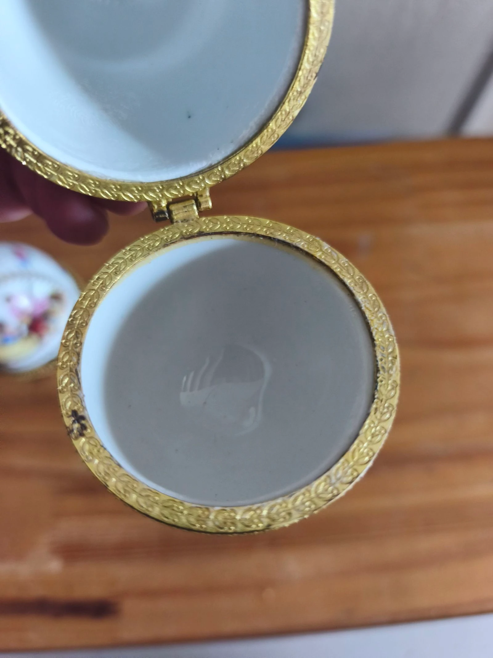 Set van 2 decoratieve porseleinen eieren met gouden frame – photo 10